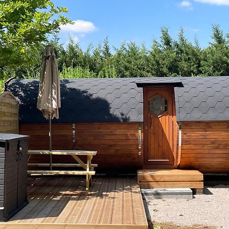Tonneau Herbergement Insolite Au Camping Des Nieres Ebreuil Esterno foto