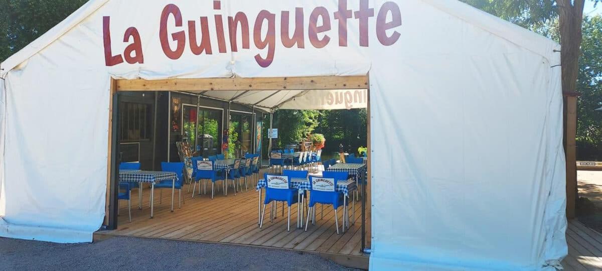 Tonneau Herbergement Insolite Au Camping Des Nieres Ebreuil Esterno foto