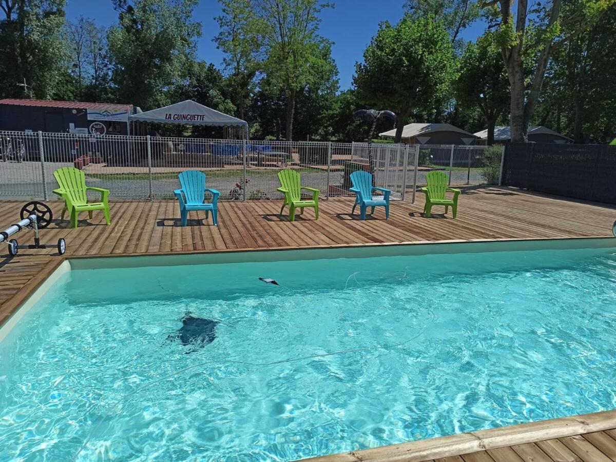 Tonneau Herbergement Insolite Au Camping Des Nieres Ebreuil Esterno foto